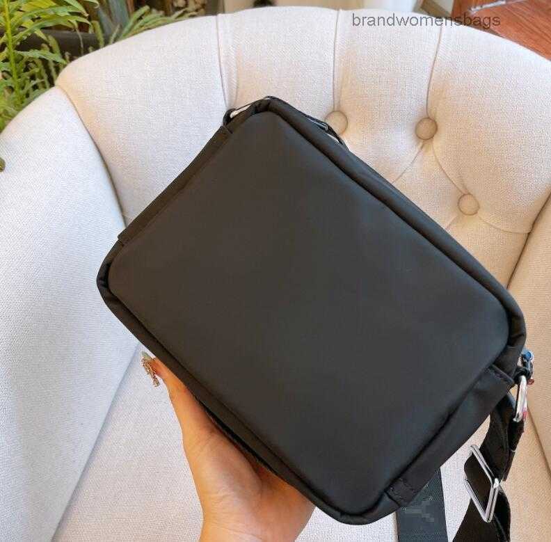 2021 winter design Evening Bags chest men's and women's handbag purse full color cute messenger bag unisex shoulder bag Size 23cm brandwomensbags, Beige
2021 winter design Evening Bags chest men's and women's handbag purse full color cute messenger bag unisex shoulder bag Size 23cm brandwomensbags, Beige