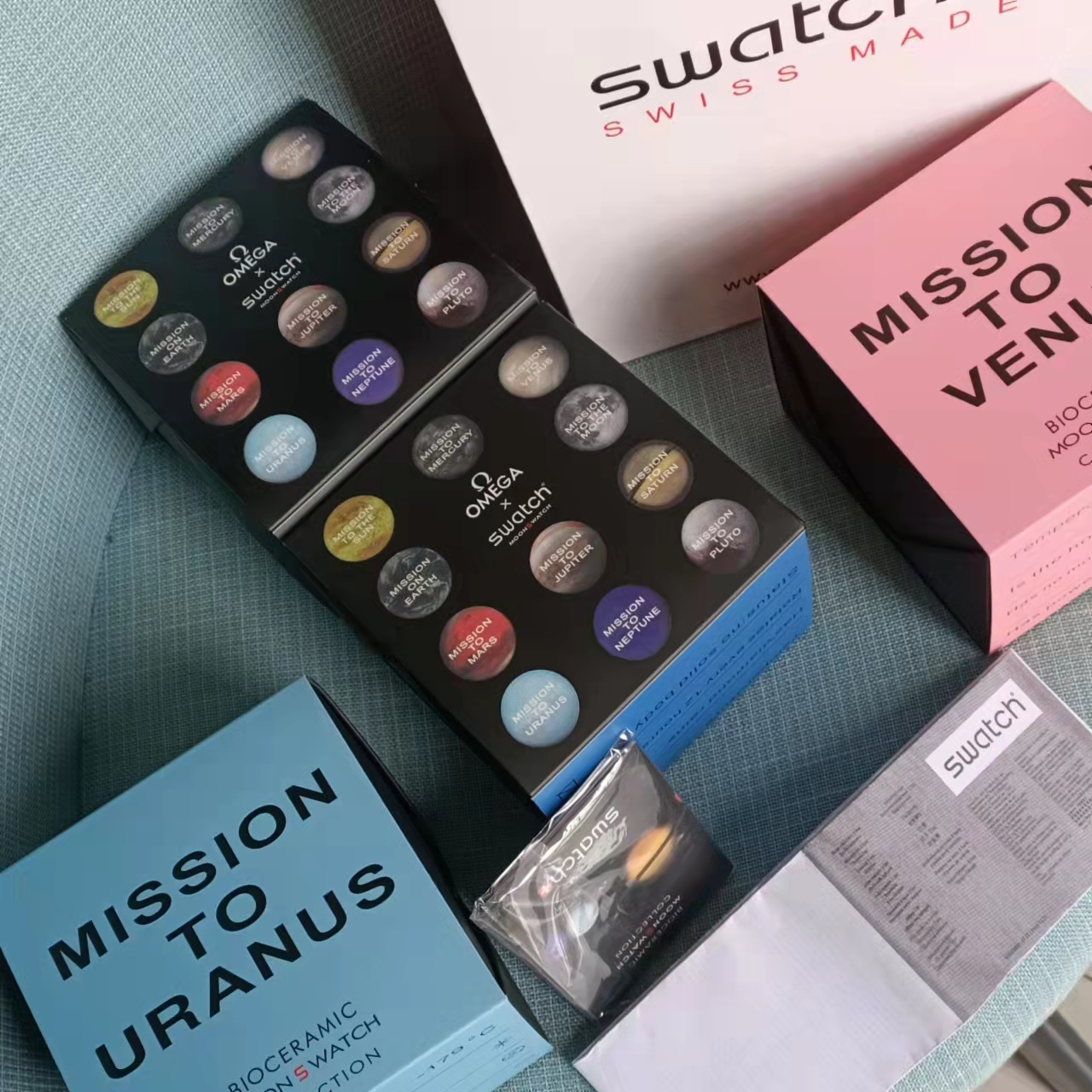 2023 FOR Omega moonswatch luxury designer Watch box Cases Paper bags certificate Original Boxes for woman mens Watches Gift bags Accessories handbag
2023 FOR Omega moonswatch luxury designer Watch box Cases Paper bags certificate Original Boxes for woman mens Watches Gift bags Accessories handbag