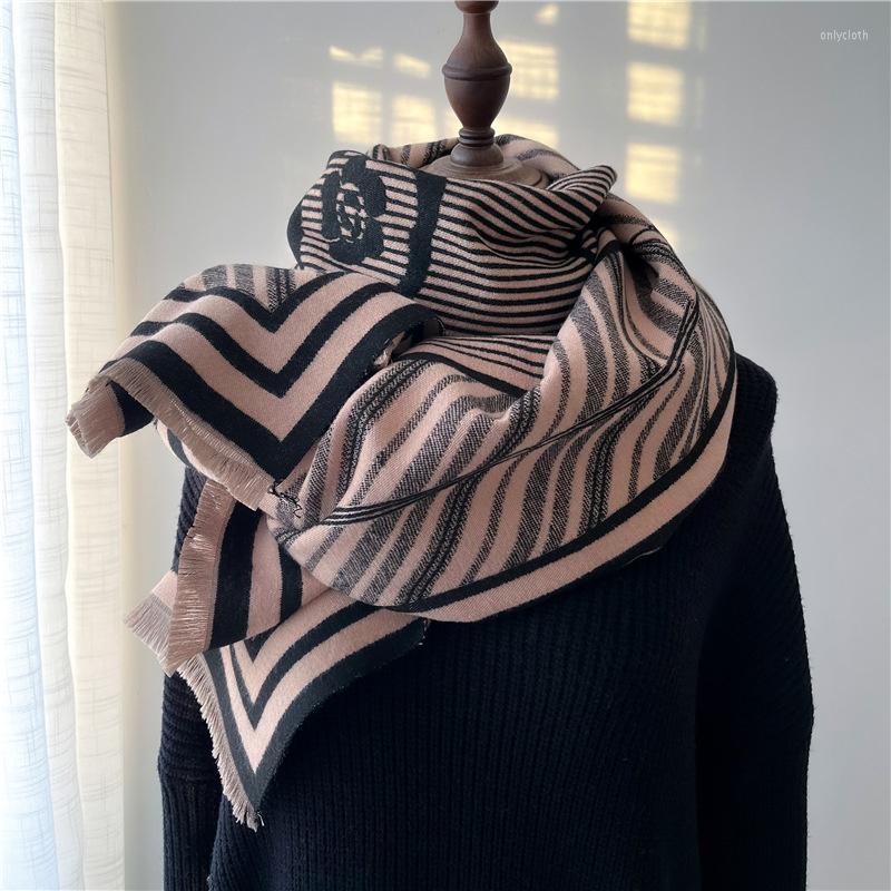 Scarves 2023 Trend Women's Winter Double-sided Camellia Imitation Cashmere Thick Warm Wedding Shawl Female Fancy Pashmina Scarf Luxury
Scarves 2023 Trend Women's Winter Double-sided Camellia Imitation Cashmere Thick Warm Wedding Shawl Female Fancy Pashmina Scarf Luxury