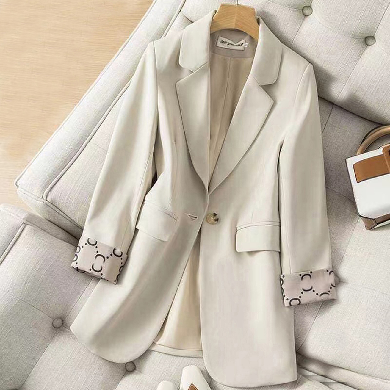 Womens Suits Blazers Tide Brand Retro Fashion designer Pure color Series Suit Jacket A grain of buckle Slim Plus Size Women's Clothing, Ivory
Womens Suits Blazers Tide Brand Retro Fashion designer Pure color Series Suit Jacket A grain of buckle Slim Plus Size Women's Clothing, Ivory