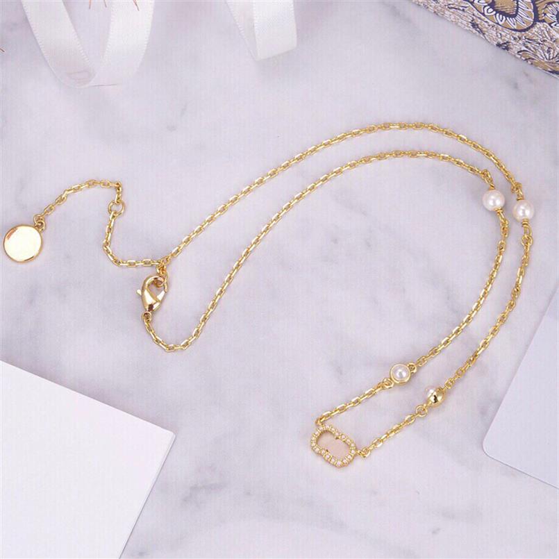 Womens Designer Pendant Necklaces Fashion Letter Pearl Necklace Luxury Jewelry Gold Chain Necklace Classic Shape High Quality Girl3076
Womens Designer Pendant Necklaces Fashion Letter Pearl Necklace Luxury Jewelry Gold Chain Necklace Classic Shape High Quality Girl3076