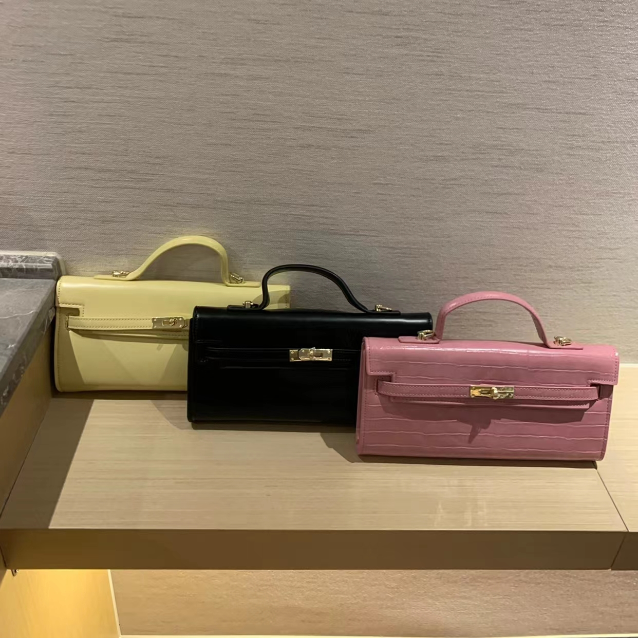 2023 quality Luxurys Designers Fashion Brushed Shoulder Bag For Women Bags Backpack Cross Body Pack Womens Leather Handbag Lady Messenger Bag with box, Pink
2023 quality Luxurys Designers Fashion Brushed Shoulder Bag For Women Bags Backpack Cross Body Pack Womens Leather Handbag Lady Messenger Bag with box, Pink