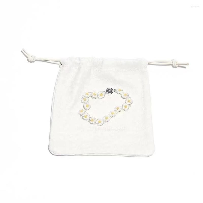 Link Bracelets 2023 Ins GD Same Paragraph Small Daisy Anti-War Bracelet Senior Hip Hop Trend Couple Accessories
Link Bracelets 2023 Ins GD Same Paragraph Small Daisy Anti-War Bracelet Senior Hip Hop Trend Couple Accessories