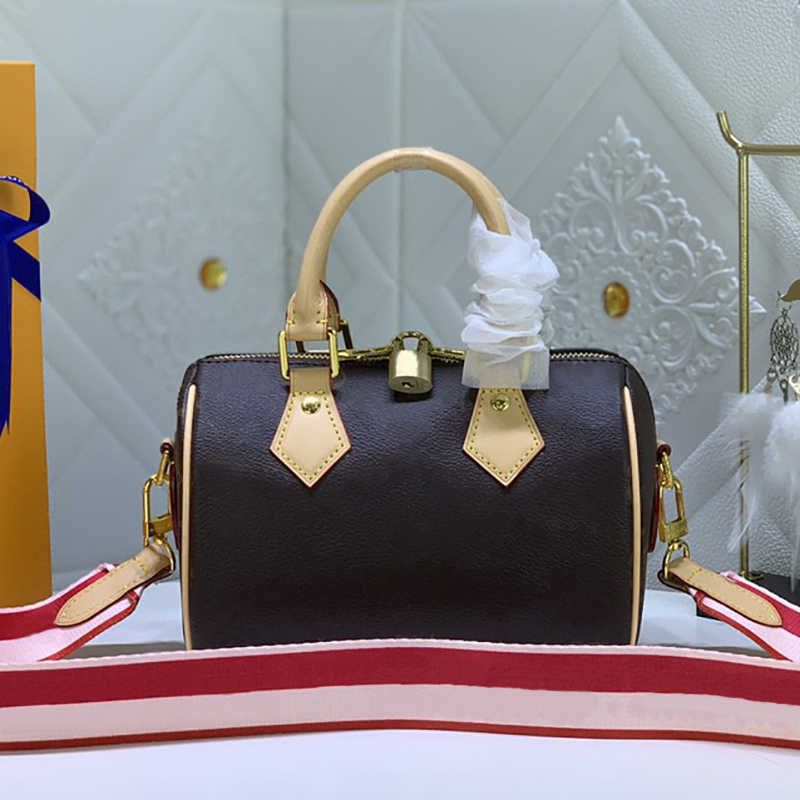 Messenger Bags Luxurys Wide Shoulder Sunrise pochette Totes Bag 20cm Mini travel Bag Women's Boston satchel Metal Padlock Designer, Drying agent
Messenger Bags Luxurys Wide Shoulder Sunrise pochette Totes Bag 20cm Mini travel Bag Women's Boston satchel Metal Padlock Designer, Drying agent