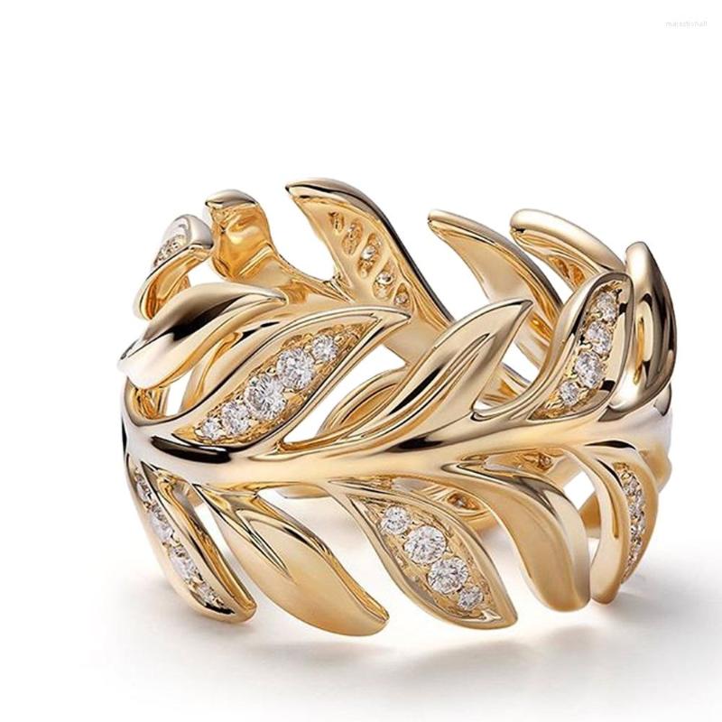 Wedding Rings Huitan Small Fresh Style Leaf Shape Women Finger Shiny CZ Luxury Bridal Party Accessories Versatile Ring Jewelry
Wedding Rings Huitan Small Fresh Style Leaf Shape Women Finger Shiny CZ Luxury Bridal Party Accessories Versatile Ring Jewelry