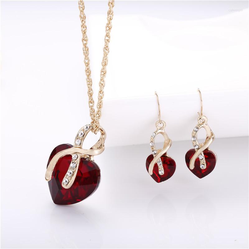 Pendant Necklaces European And American Fashion Women's Wedding Heart Necklace Love Crystal Glass Couple Earrings Gift Jewelry Set
Pendant Necklaces European And American Fashion Women's Wedding Heart Necklace Love Crystal Glass Couple Earrings Gift Jewelry Set