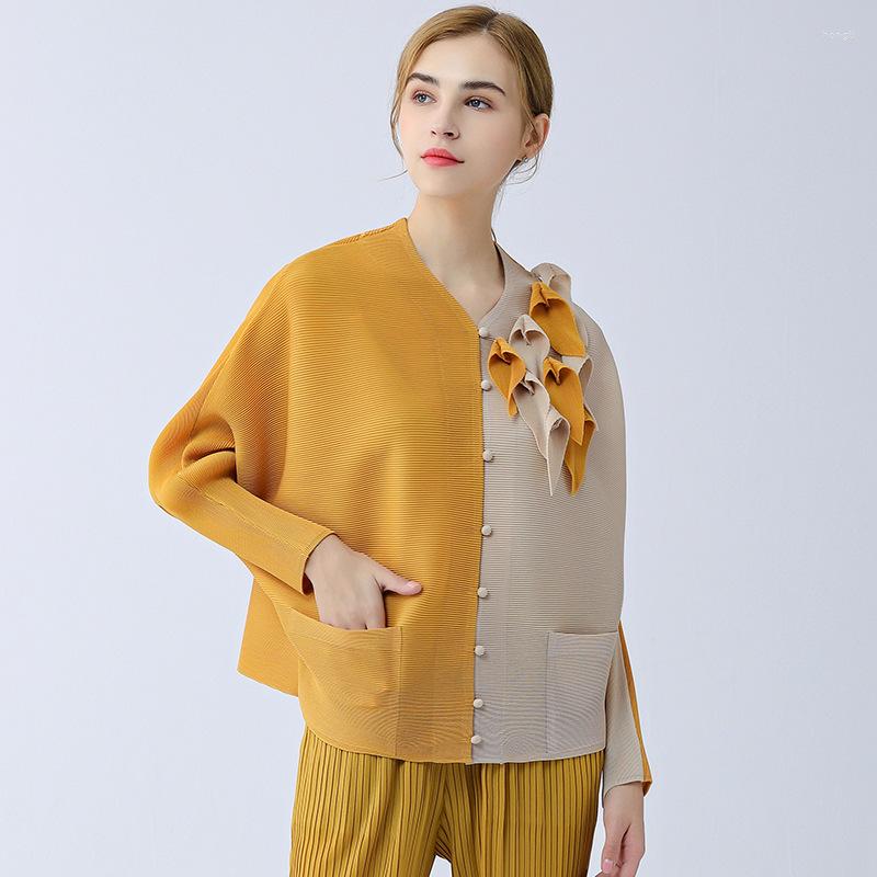 Women's Blouses Pleated Casual Blouse 2023 Spring Autumn Bat Sleeve Patchwork Color Button Breasted Flower Shirt All-match Top E157, Blue
Women's Blouses Pleated Casual Blouse 2023 Spring Autumn Bat Sleeve Patchwork Color Button Breasted Flower Shirt All-match Top E157, Blue