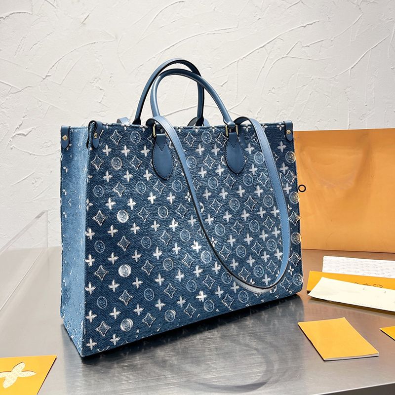 Shopping bags Messenger Travel 5A Denim Bags White Shouder Crossbody Ladies Side Embossed Flowers With Original Dust Bag, Box
Shopping bags Messenger Travel 5A Denim Bags White Shouder Crossbody Ladies Side Embossed Flowers With Original Dust Bag, Box