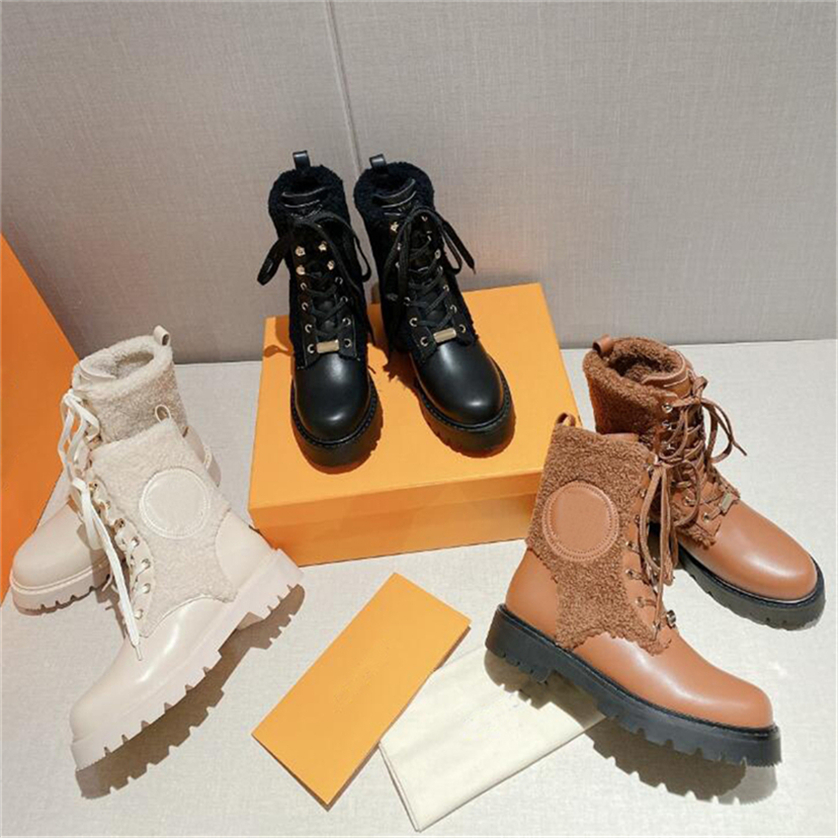 Luxury Designer Iconic Territory Flat Ranger Boots Calf Leather And Wool Platform Lace Up Casual Style Block Heels Treaded Rubber Outsole Sneakers With Box
Luxury Designer Iconic Territory Flat Ranger Boots Calf Leather And Wool Platform Lace Up Casual Style Block Heels Treaded Rubber Outsole Sneakers With Box
