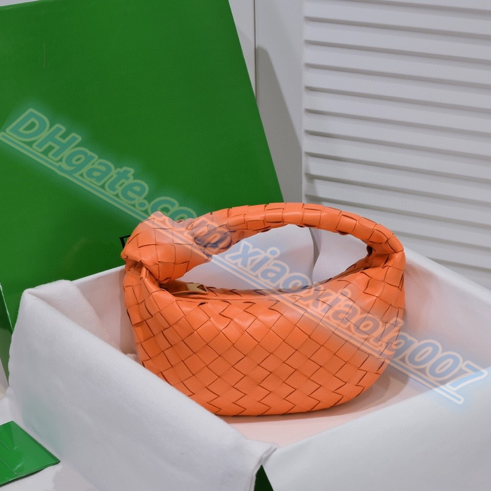 Evening Bags High quality armpit shoulder bag Fashion woven leather Luxury designer Moon shaped medium bags Women' handbag cross purses, Light green
Evening Bags High quality armpit shoulder bag Fashion woven leather Luxury designer Moon shaped medium bags Women' handbag cross purses, Light green