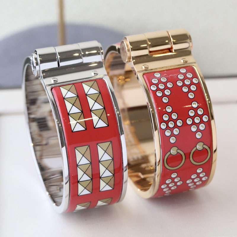 Enamel clic bangle for women charm bracelets 20mm middle size snap-fastener red color enamel
Enamel clic bangle for women charm bracelets 20mm middle size snap-fastener red color enamel