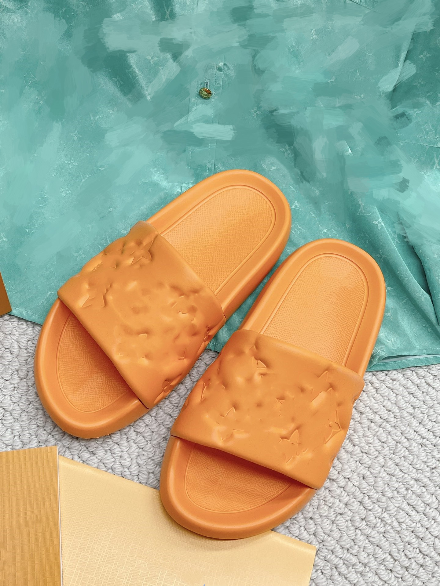 top quality Casual Shoes Waterfront Mule Sandals Designer Women Men Slides Monograms Slippers Summer Beach Outdoor Fashion Top-Quality Size 35-46
top quality Casual Shoes Waterfront Mule Sandals Designer Women Men Slides Monograms Slippers Summer Beach Outdoor Fashion Top-Quality Size 35-46