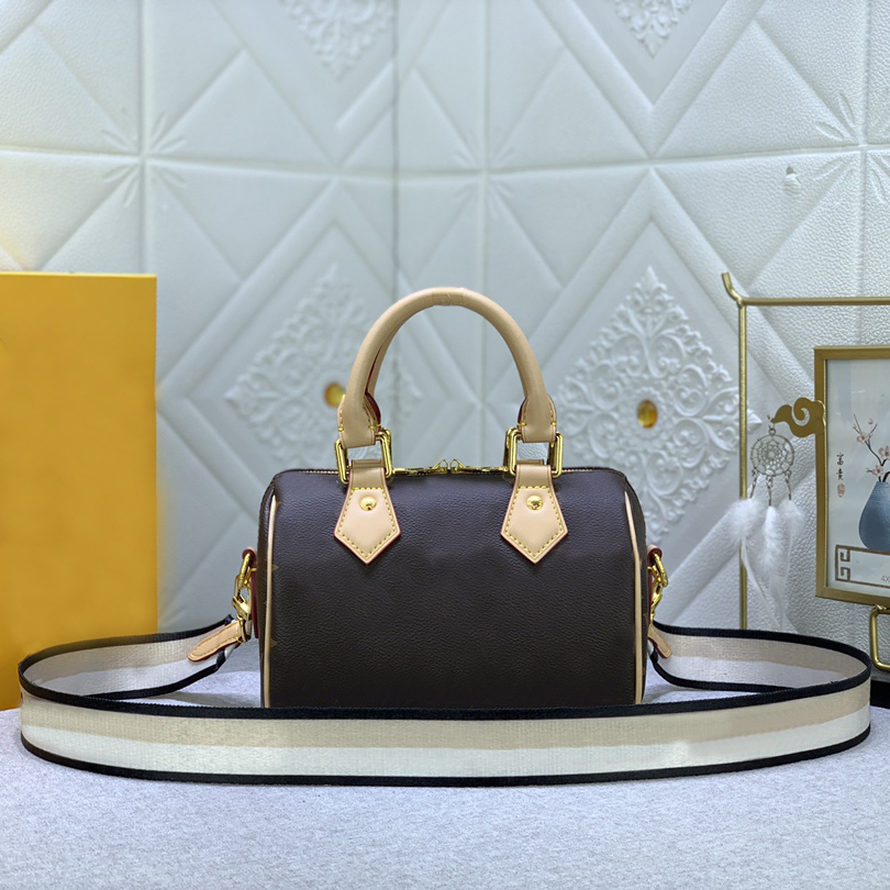 7A Designer Speedy Travel Bags Gold Lock Presbyopia Decoration Detachable Adjustable Fabric Strap Crossbody Tote, Black shoulder strap
7A Designer Speedy Travel Bags Gold Lock Presbyopia Decoration Detachable Adjustable Fabric Strap Crossbody Tote, Black shoulder strap