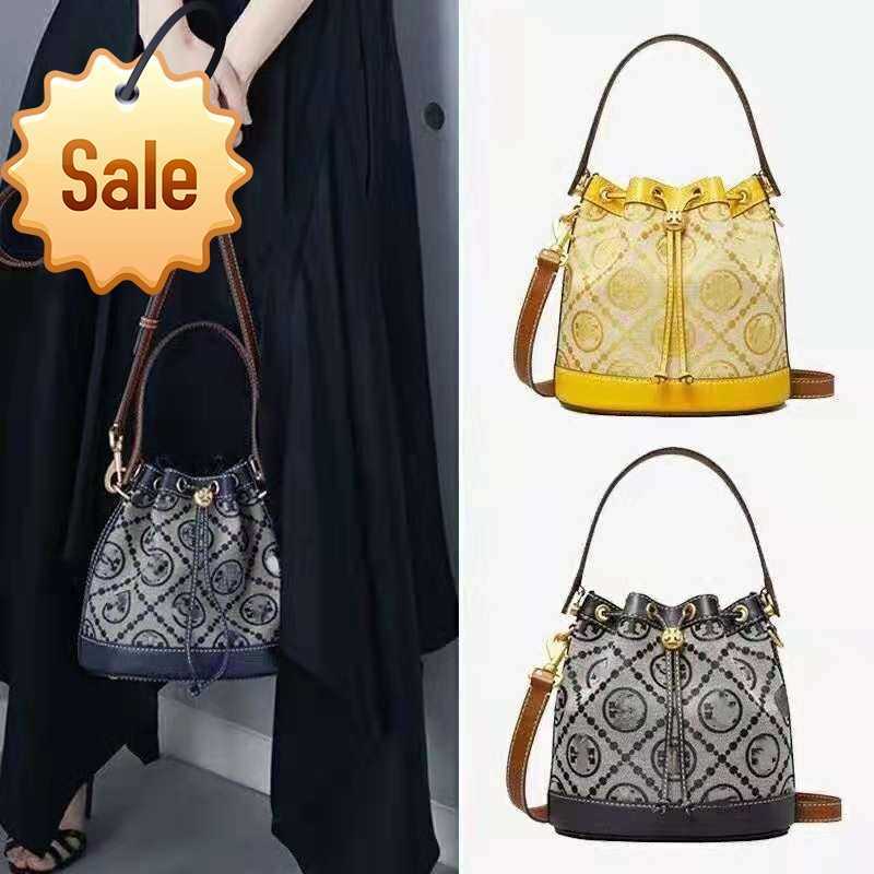 Luxury Designer Handbags Shoulder Bags Crossbody Bag Tote 2023 Women's New Fashion All-match Texture Various Styles Tote bags Factory Direct Sales, Light grey medium
Luxury Designer Handbags Shoulder Bags Crossbody Bag Tote 2023 Women's New Fashion All-match Texture Various Styles Tote bags Factory Direct Sales, Light grey medium