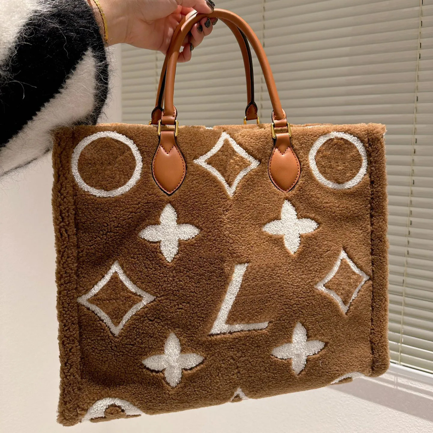 B-68 Shopping bags Messenger Travel 5A Designers totes Bags onthego MM Teddy Handbag Shouder Shoping Bag 38cm, Box 
B-68 Shopping bags Messenger Travel 5A Designers totes Bags onthego MM Teddy Handbag Shouder Shoping Bag 38cm, Box