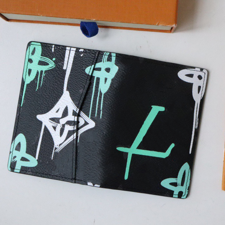 POCKET ORGANIZER Graffiti style Wallets For Men Original quality Daily Package Card Holder Designer Cards Cover Casual Change Purse 81817
POCKET ORGANIZER Graffiti style Wallets For Men Original quality Daily Package Card Holder Designer Cards Cover Casual Change Purse 81817