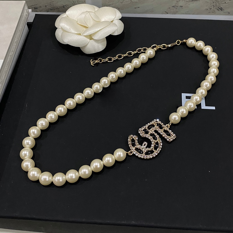 Classic Crystal Letter NO5 Pearl Chain Necklace Women Girl Beaded Pearls Necklaces for Gift Party