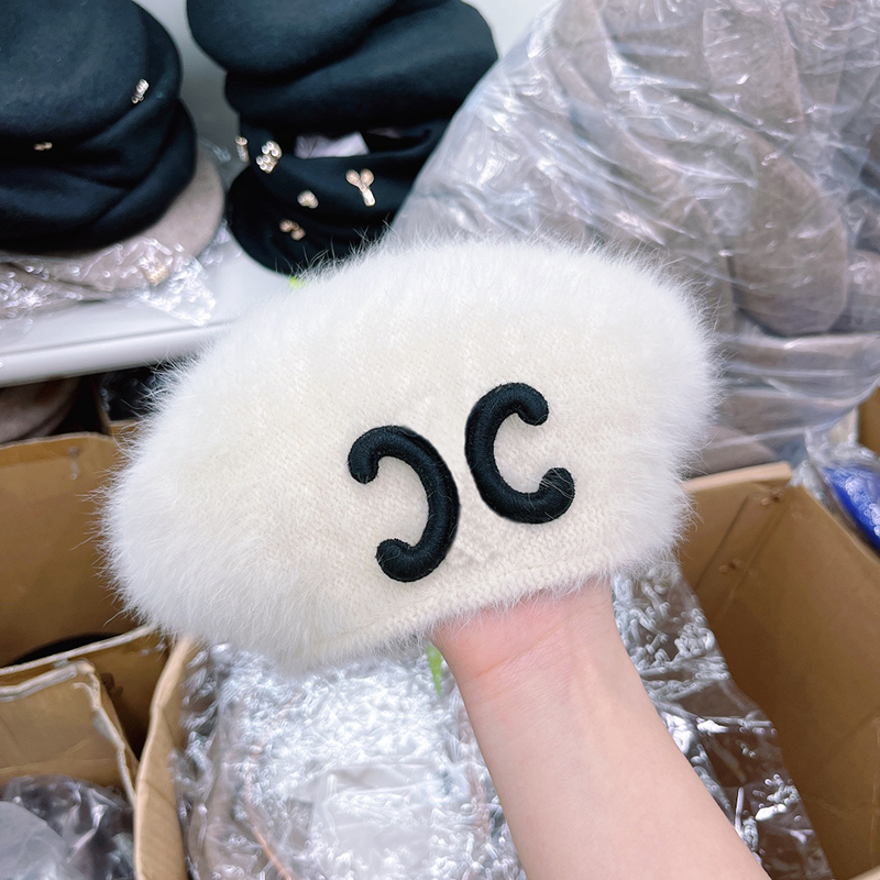 Berets Women Designer Beret Womens Letter Luxury Autumn Winter Soft Rabbit Hair Berets Cap Outdoor Travel Warm Windproof Vacation Caps 2301031QS