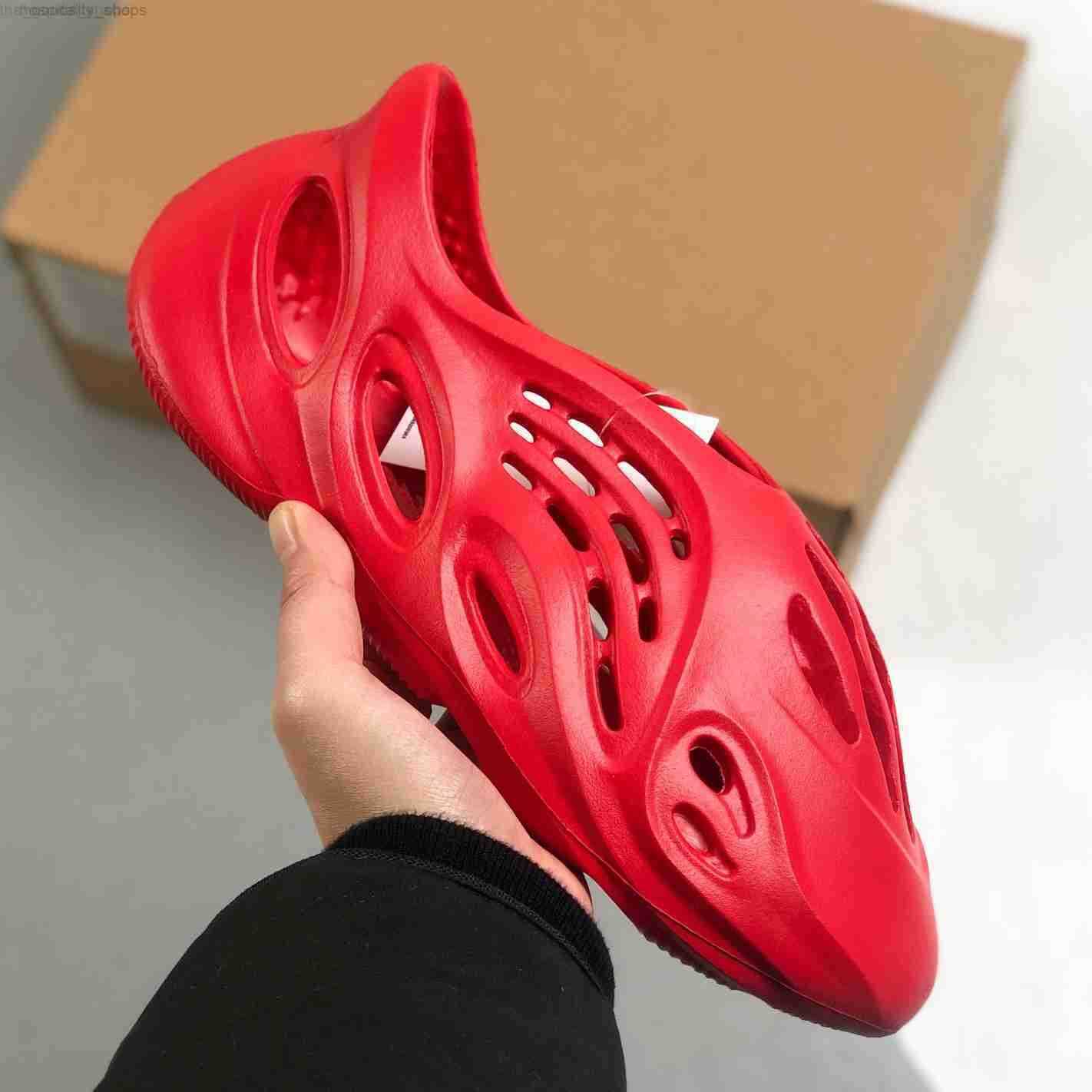 2022 Designer Sandals OP59 Men Woman slider Vermillion Mineral Blue Onyx Pure Sandals Slide Slipper Foam Ochre RUNR Bone Resin White Desert
2022 Designer Sandals OP59 Men Woman slider Vermillion Mineral Blue Onyx Pure Sandals Slide Slipper Foam Ochre RUNR Bone Resin White Desert