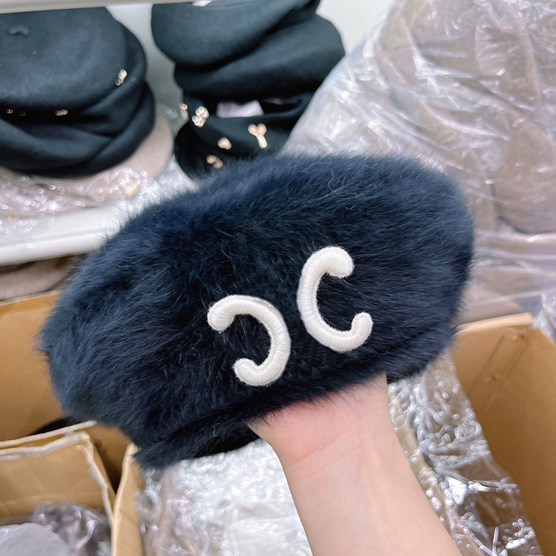 Designer Beret For Womens Mens Luxury Autumn Winter Soft Rabbit Hair Berets Hat Letter Outdoor Travel Warm Windproof Vacation Cap 2301031QS, C1
Designer Beret For Womens Mens Luxury Autumn Winter Soft Rabbit Hair Berets Hat Letter Outdoor Travel Warm Windproof Vacation Cap 2301031QS, C1