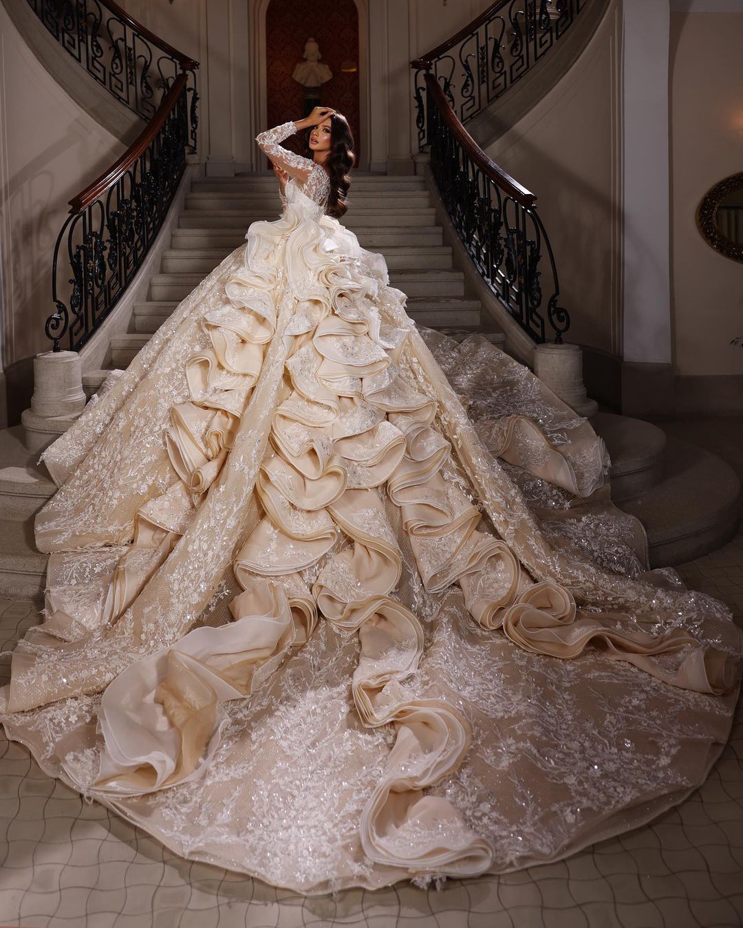 Cascading Ruffles Ball Gown Wedding Dress Illusion Sheer Neck Lace Appliques Long Sleeve Saudi Arabic Tiered Skirts Bridal Gowns