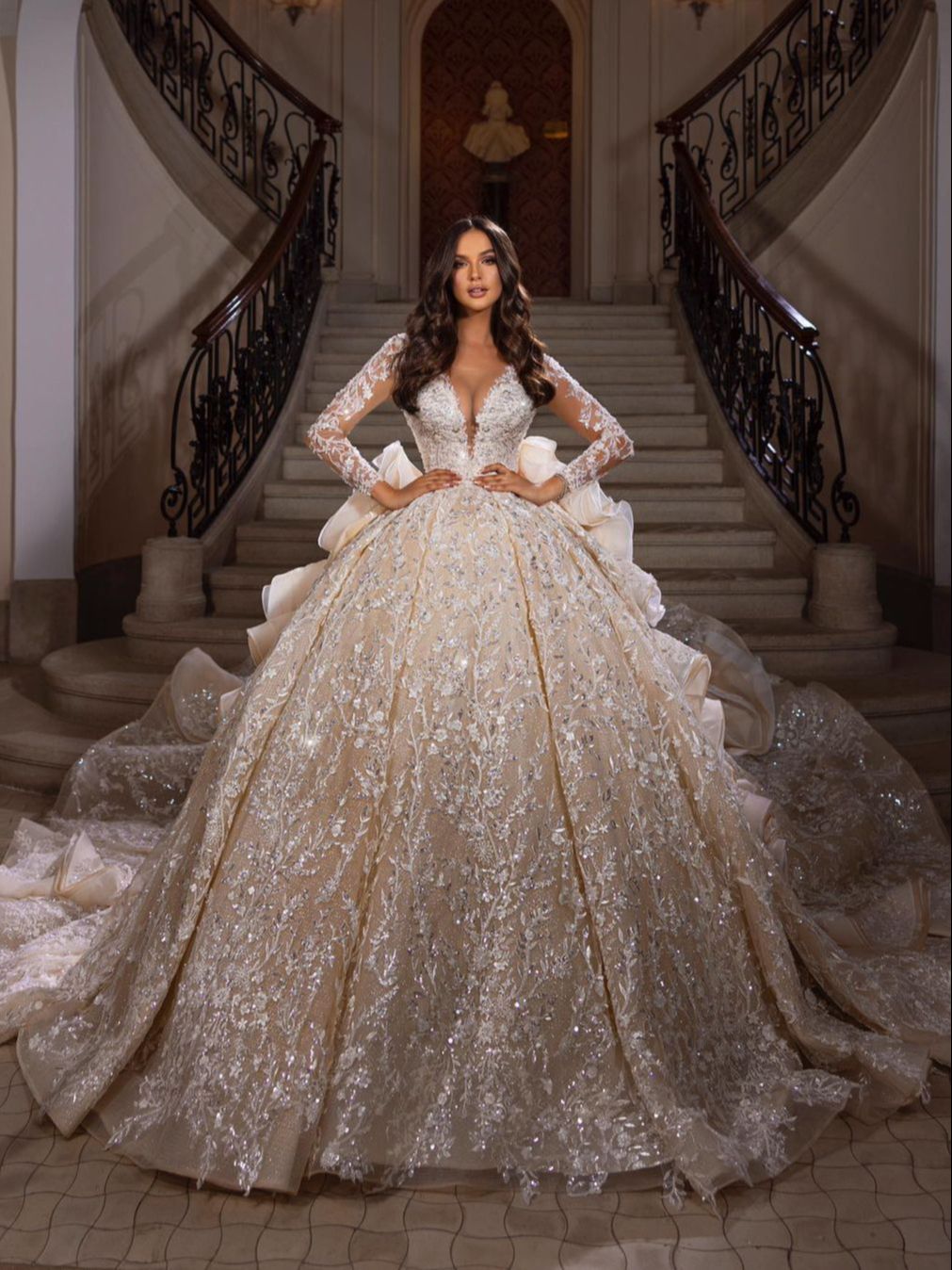 Cascading Ruffles Ball Gown Wedding Dress Illusion Sheer Neck Lace Appliques Long Sleeve Saudi Arabic Tiered Skirts Bridal Gowns