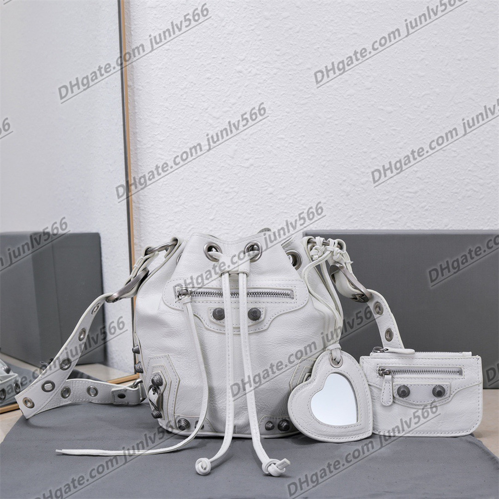 High female lady cool girl Evening Bags motorcycle bucket shoulder bag luxury designer leather ten font clutch wallet pocket vintage oil wax genuine leather Purses, High-quality
High female lady cool girl Evening Bags motorcycle bucket shoulder bag luxury designer leather ten font clutch wallet pocket vintage oil wax genuine leather Purses, High-quality