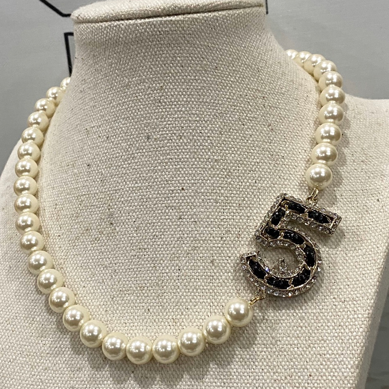 Classic Crystal Letter NO5 Pearl Chain Necklace Women Girl Beaded Pearls Necklaces for Gift Party