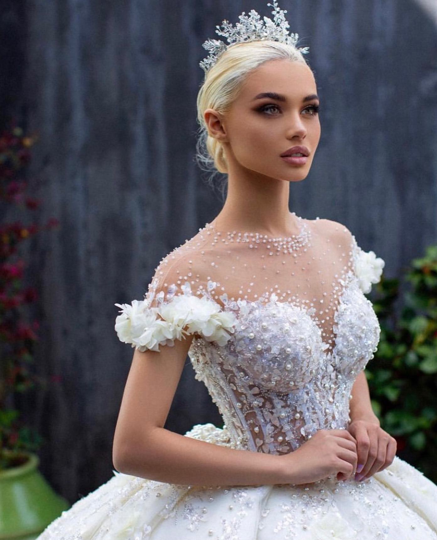 3D Flowers Dubai Ball Gown Wedding Dress Illusion Jewel Neck Beads Saudi Arabic Sweep Train Bridal Gowns