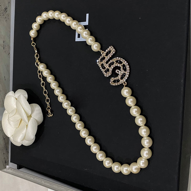 Classic Crystal Letter NO5 Pearl Chain Necklace Women Girl Beaded Pearls Necklaces for Gift Party