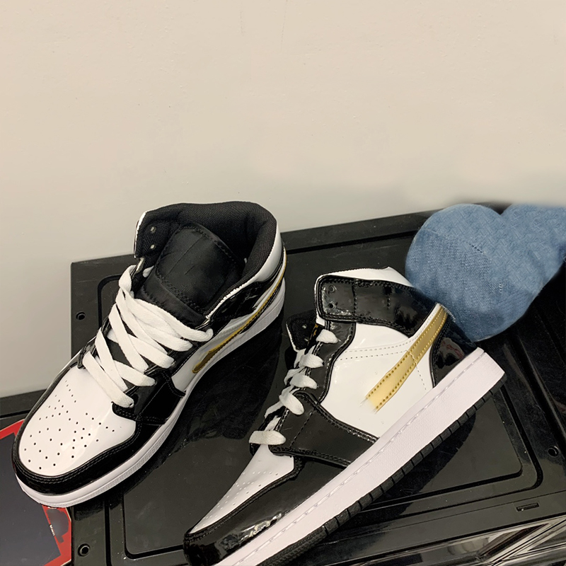 Caual Shoes Mens Sneakers Women Trainers High Dark Mocha Twist Pine Green Black University Blue Hyper Royal Pollen Seafoam Classic 1 1S Bred Patent casual shoes