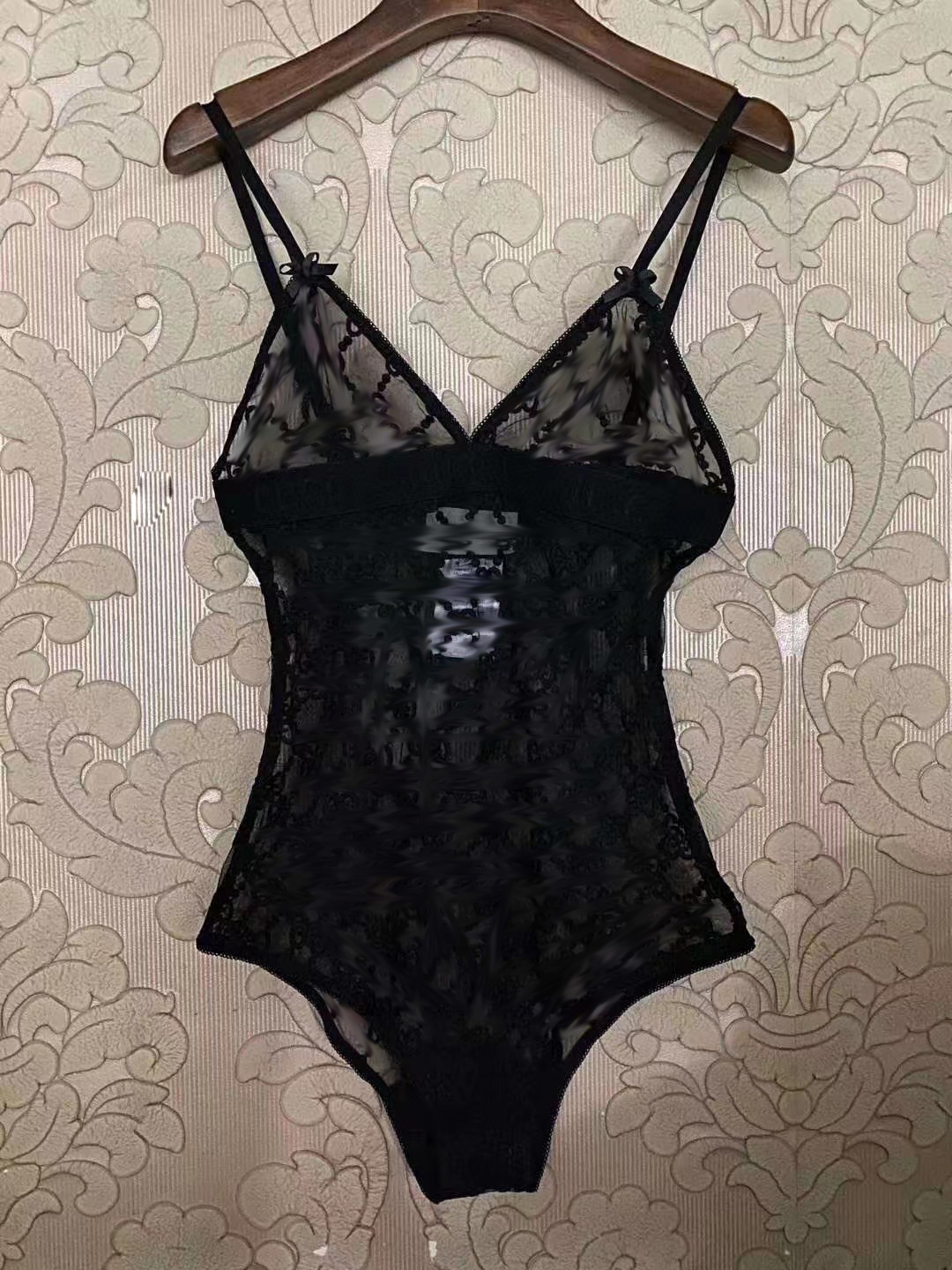 Womens Sexy Lingerie Underwear fashion sleepwear V-Neck Soft Solid Color Bathrobe Female Design luxury brand Robes black Onesies Sleeveles V-Neck clothing
Womens Sexy Lingerie Underwear fashion sleepwear V-Neck Soft Solid Color Bathrobe Female Design luxury brand Robes black Onesies Sleeveles V-Neck clothing