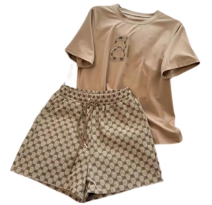 Womens Tracksuits cotton girls womens two-piece short sleeve fashion T-shirt letter embroidery design sense of niche suit set, Brown
Womens Tracksuits cotton girls womens two-piece short sleeve fashion T-shirt letter embroidery design sense of niche suit set, Brown