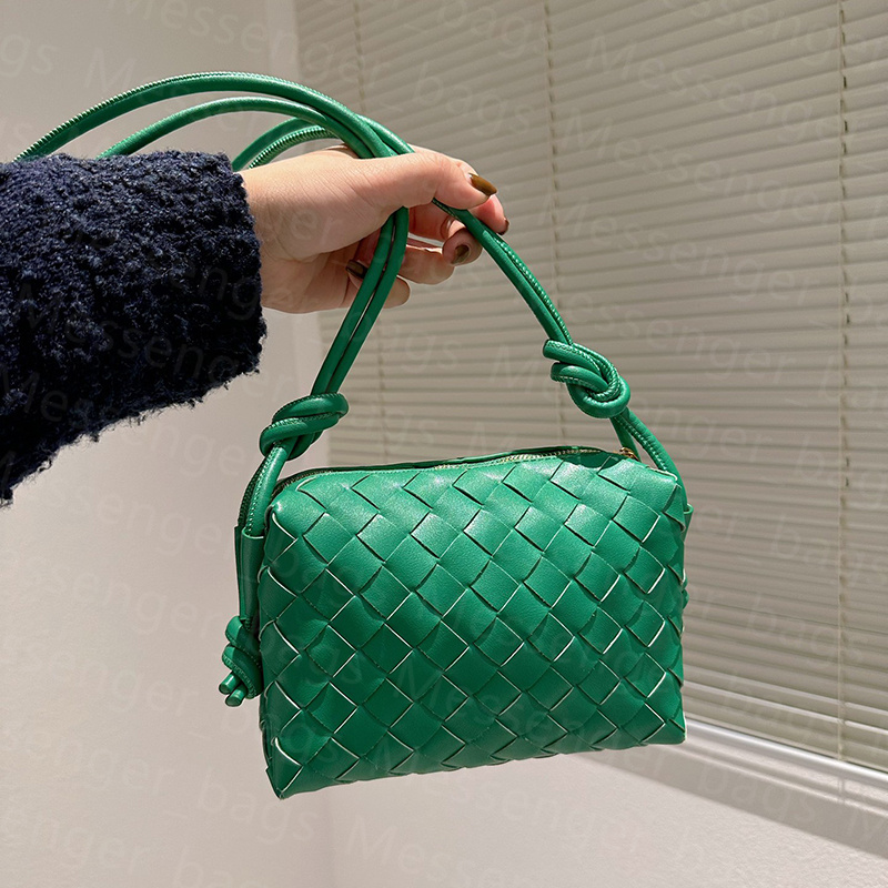 2022 SS shoulder bags Designer Mini Loop Camera Bag Cross body Turn Pouch Tote handbags plain letter shopping totes Knitting wallets coin purse With BOX, Black-29*19cm
2022 SS shoulder bags Designer Mini Loop Camera Bag Cross body Turn Pouch Tote handbags plain letter shopping totes Knitting wallets coin purse With BOX, Black-29*19cm