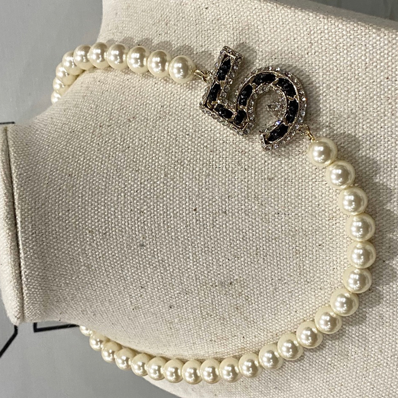 Classic Crystal Letter NO5 Pearl Chain Necklace Women Girl Beaded Pearls Necklaces for Gift Party