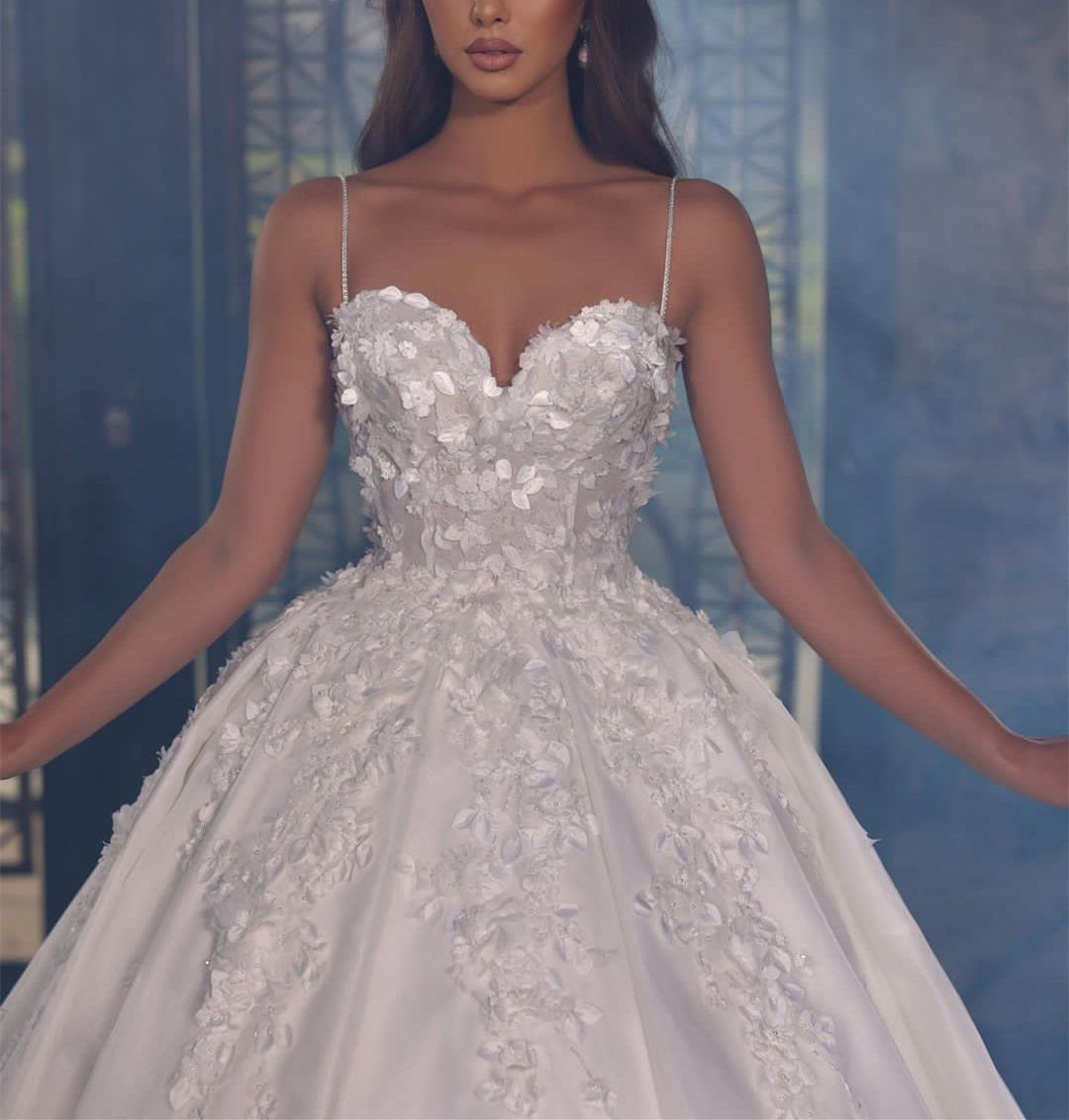Ball Gown Wedding Dresses Deep V Neck Sleeveless Spaghetti Straps Beads Applique Sequins 3D Lace Flowers Ruffles Plus Size Formal Bridal Gowns Custom 