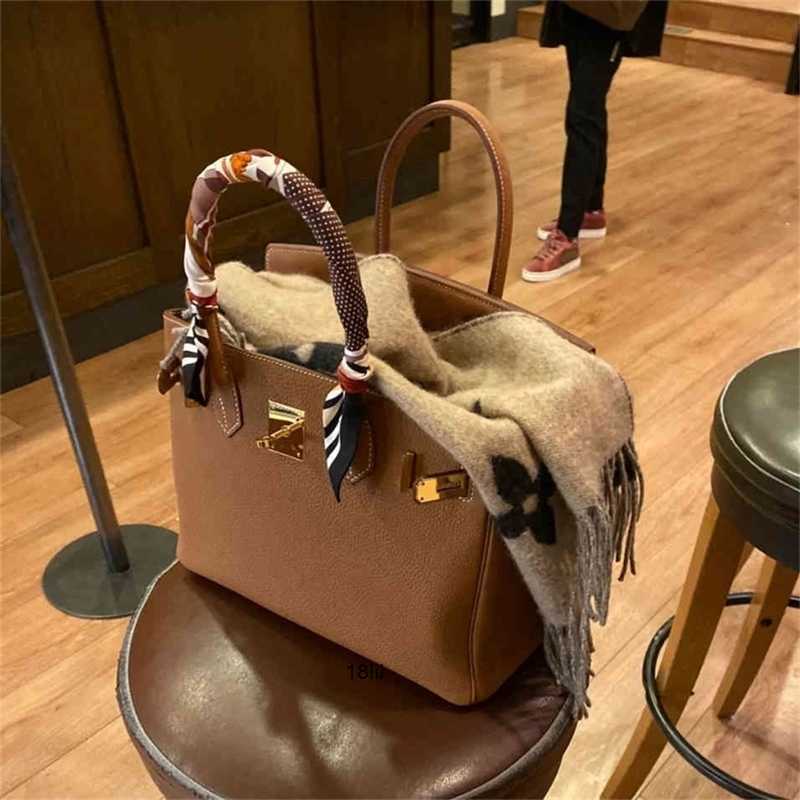 Designer Bags Birkin Herme 5A Pattern Paul Litchi Autumn Veratile Winter Large Capacity Leather Portable houlder Have Logo, Elephant grey 25cm
Designer Bags Birkin Herme 5A Pattern Paul Litchi Autumn Veratile Winter Large Capacity Leather Portable houlder Have Logo, Elephant grey 25cm