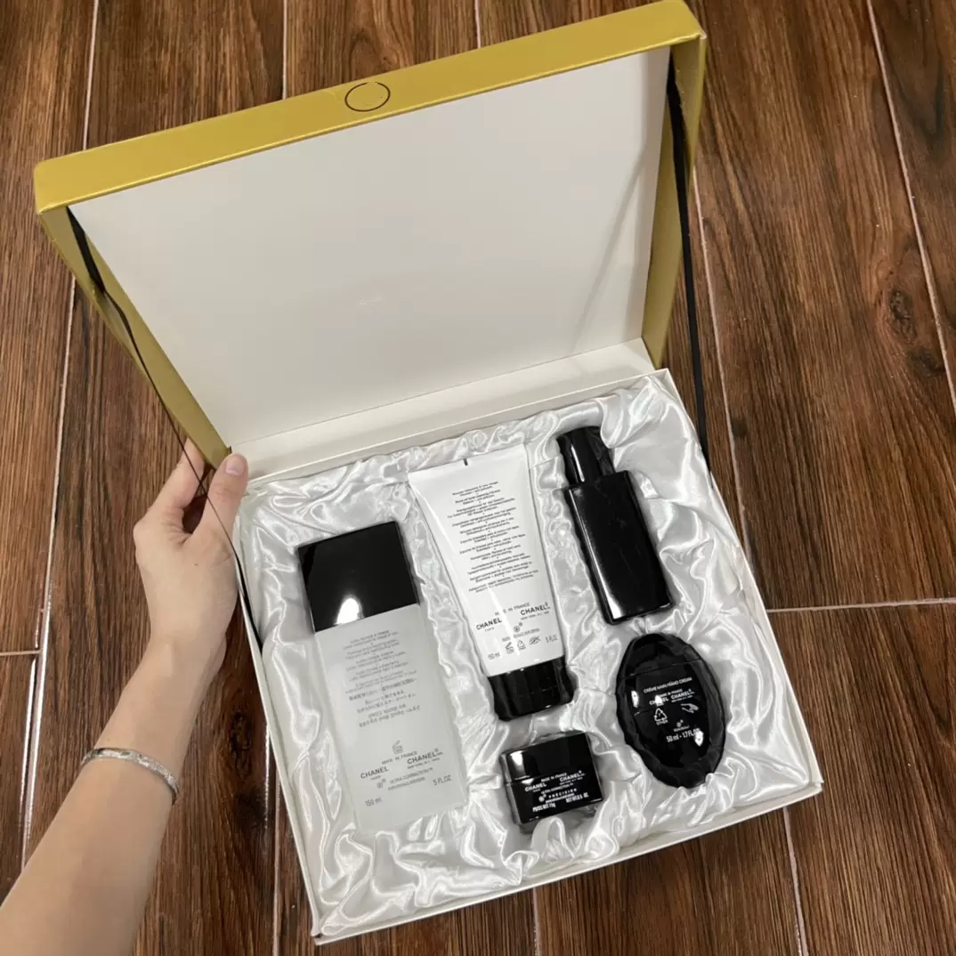 2023 Camellia New Version Toners Of Skin Care Products Five-Piece Set Cleansing Water Cream Eye Cream Moisturizing Gift Box serum
2023 Camellia New Version Toners Of Skin Care Products Five-Piece Set Cleansing Water Cream Eye Cream Moisturizing Gift Box serum