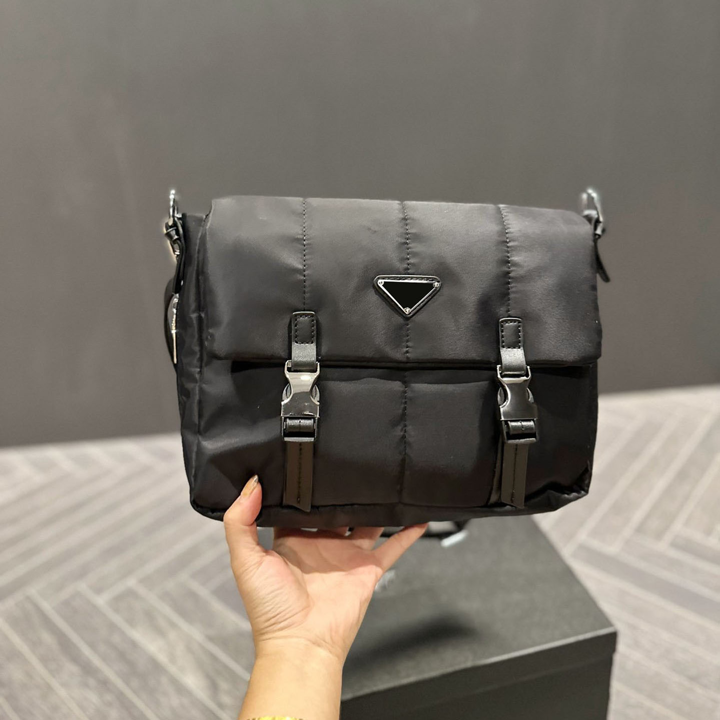Cosmetic Bags Cases Bags Totes Handbag Designer Bag Women Classic Imitation Brand Black Nylon Simple One Shoulder Postman Bag Fashion Commuter Party Wallet, Color1
Cosmetic Bags Cases Bags Totes Handbag Designer Bag Women Classic Imitation Brand Black Nylon Simple One Shoulder Postman Bag Fashion Commuter Party Wallet, Color1