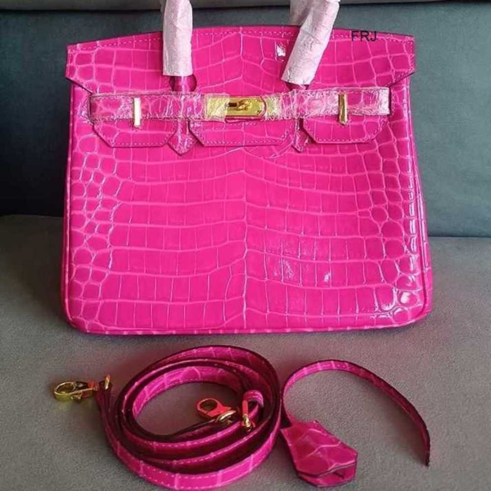 Designer Bags Birkin Handbags Herme Tote Bag Classic Bag 2023 New Crocodile Cowhide Handbag Leather Birkin One Shoulder Crossbody Womens Have Logo Frj, Pink 35cm
Designer Bags Birkin Handbags Herme Tote Bag Classic Bag 2023 New Crocodile Cowhide Handbag Leather Birkin One Shoulder Crossbody Womens Have Logo Frj, Pink 35cm