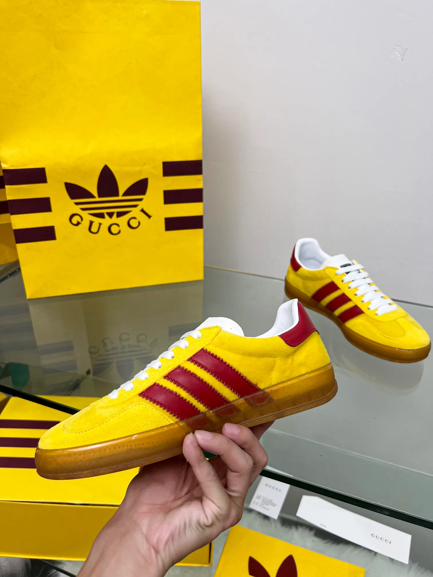 GUUCI casual shoes Women's platform top designer Women's candy colored lace up sneakers Size 35-46
GUUCI casual shoes Women's platform top designer Women's candy colored lace up sneakers Size 35-46