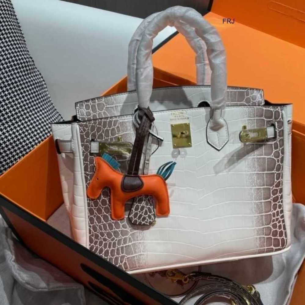 Designer Bags Birkin Handbags Herme Tote Bag Womens Bag h Wealthy Himalayan Crocodile Cowhide Bk30 Hand in Hand Handheld Messenger Bag Have Logo Frj, Sky blue
Designer Bags Birkin Handbags Herme Tote Bag Womens Bag h Wealthy Himalayan Crocodile Cowhide Bk30 Hand in Hand Handheld Messenger Bag Have Logo Frj, Sky blue