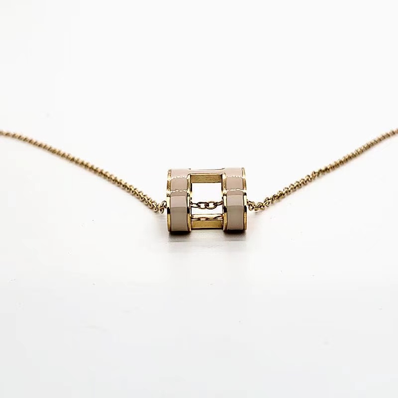 Designer Necklaces High-quality fashion men's and women's alphabet pendant necklaces stainless steel jewelry necklacess Holiday gifts
Designer Necklaces High-quality fashion men's and women's alphabet pendant necklaces stainless steel jewelry necklacess Holiday gifts