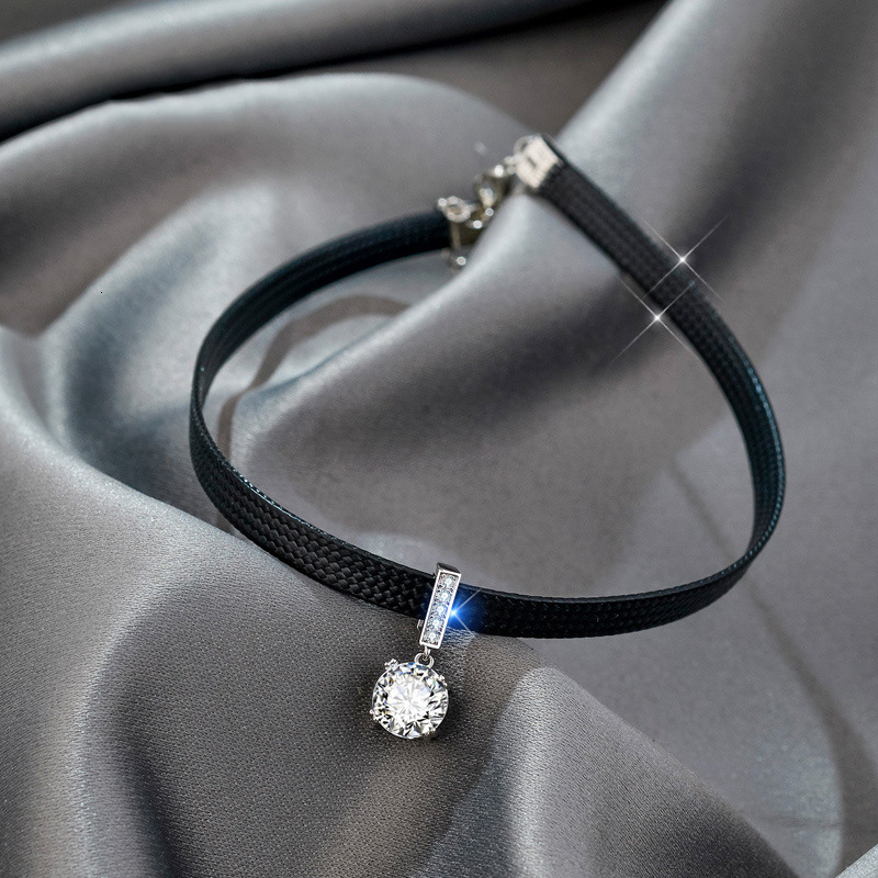 Chokers Glitter Zircon Geometric Pendant Choker Sexy Black Leather Short Necklace for Women Temperament Aesthetic Jewelry Accessories 230103