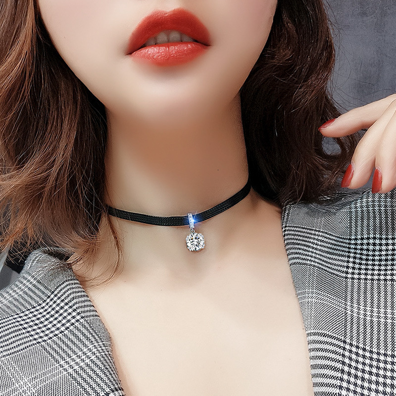 Chokers Glitter Zircon Geometric Pendant Choker Sexy Black Leather Short Necklace for Women Temperament Aesthetic Jewelry Accessories 230103