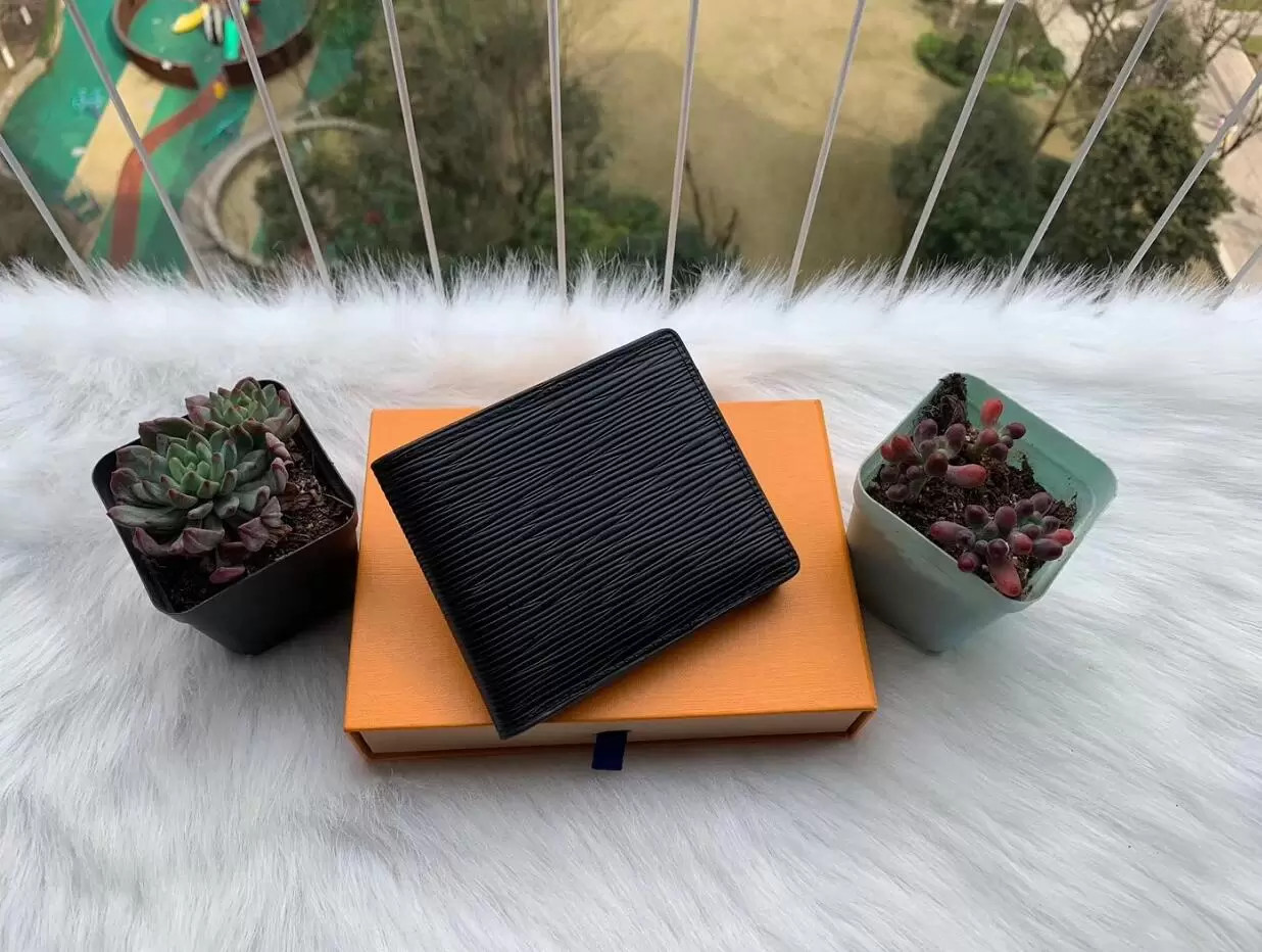2023 Fashion Men's Wallets Classic Men Wallet Stripes Textured Bifold Short Small bag With Box Top handbag bags purse, Red
2023 Fashion Men's Wallets Classic Men Wallet Stripes Textured Bifold Short Small bag With Box Top handbag bags purse, Red