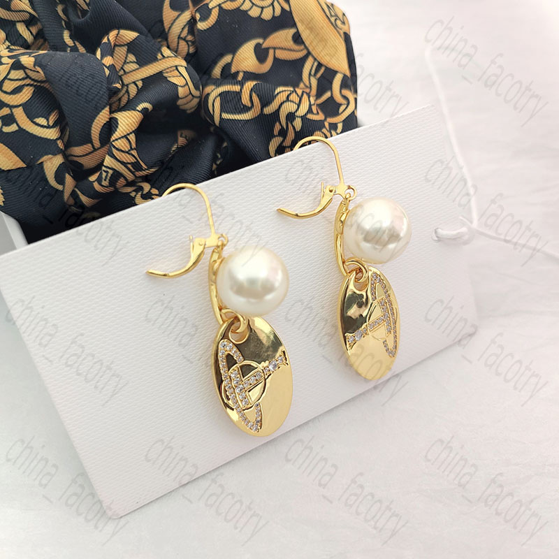 Fashion Ear clip Earring Women's Ear studs Classic Big Pearl Earrings Saturn Beads Earing Wedding Party jewelry
Fashion Ear clip Earring Women's Ear studs Classic Big Pearl Earrings Saturn Beads Earing Wedding Party jewelry