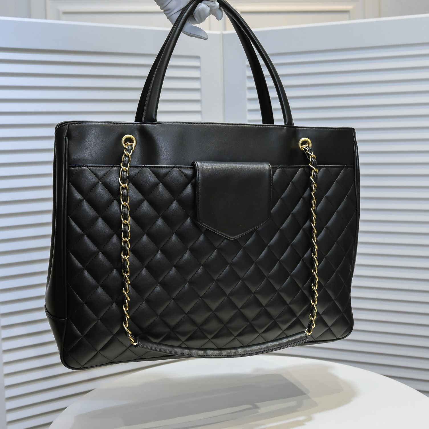 Luxury Designe Classic Flap Bags Quilted Meatlasse Chain Crossbody Shoulder bag coco purse Large Capacity calfskin Travel handbag totes shopping bag 42X32X12CM, Black
Luxury Designe Classic Flap Bags Quilted Meatlasse Chain Crossbody Shoulder bag coco purse Large Capacity calfskin Travel handbag totes shopping bag 42X32X12CM, Black