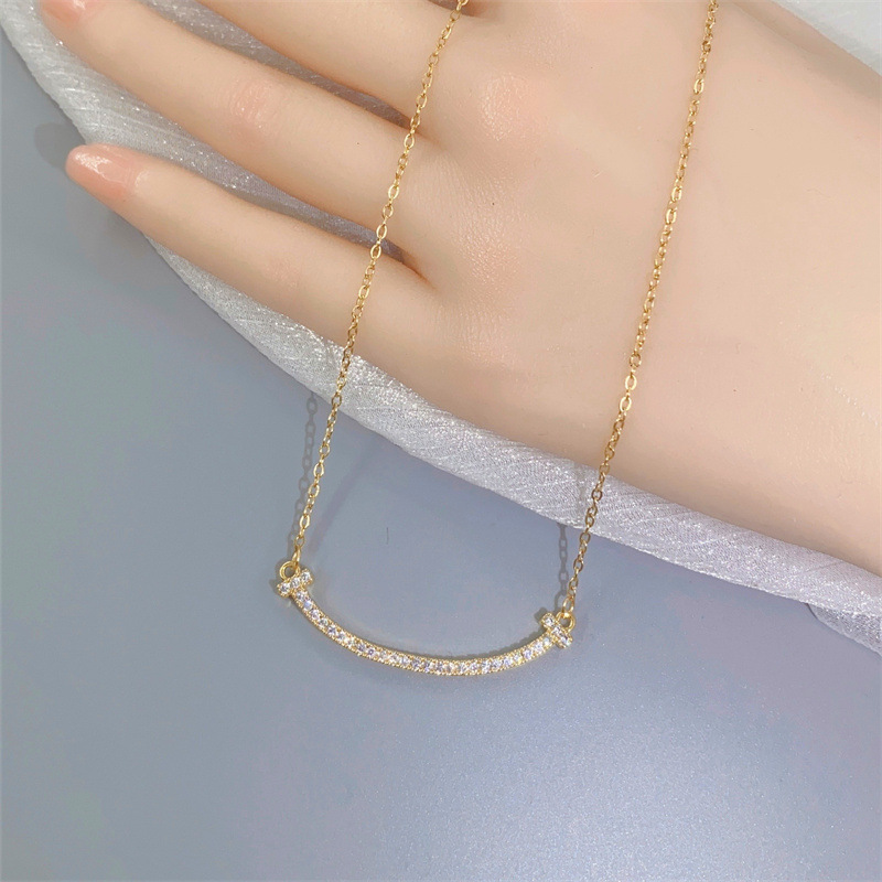 necklace women designer necklaces for womens Trend full of diamond smile pendant personality titanium steel clavicle chain gold light luxury neck chains 
necklace women designer necklaces for womens Trend full of diamond smile pendant personality titanium steel clavicle chain gold light luxury neck chains