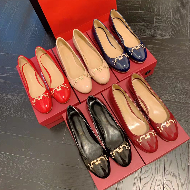 Designer Sandals Ballet Flat Bottom Thick Heel Horseshoe Metal Buckle Casual Fashion Sheepskin Cow Patent Leather Banquet Wedding Party Women Shoes With Shoes Box, 1# flat
Designer Sandals Ballet Flat Bottom Thick Heel Horseshoe Metal Buckle Casual Fashion Sheepskin Cow Patent Leather Banquet Wedding Party Women Shoes With Shoes Box, 1# flat